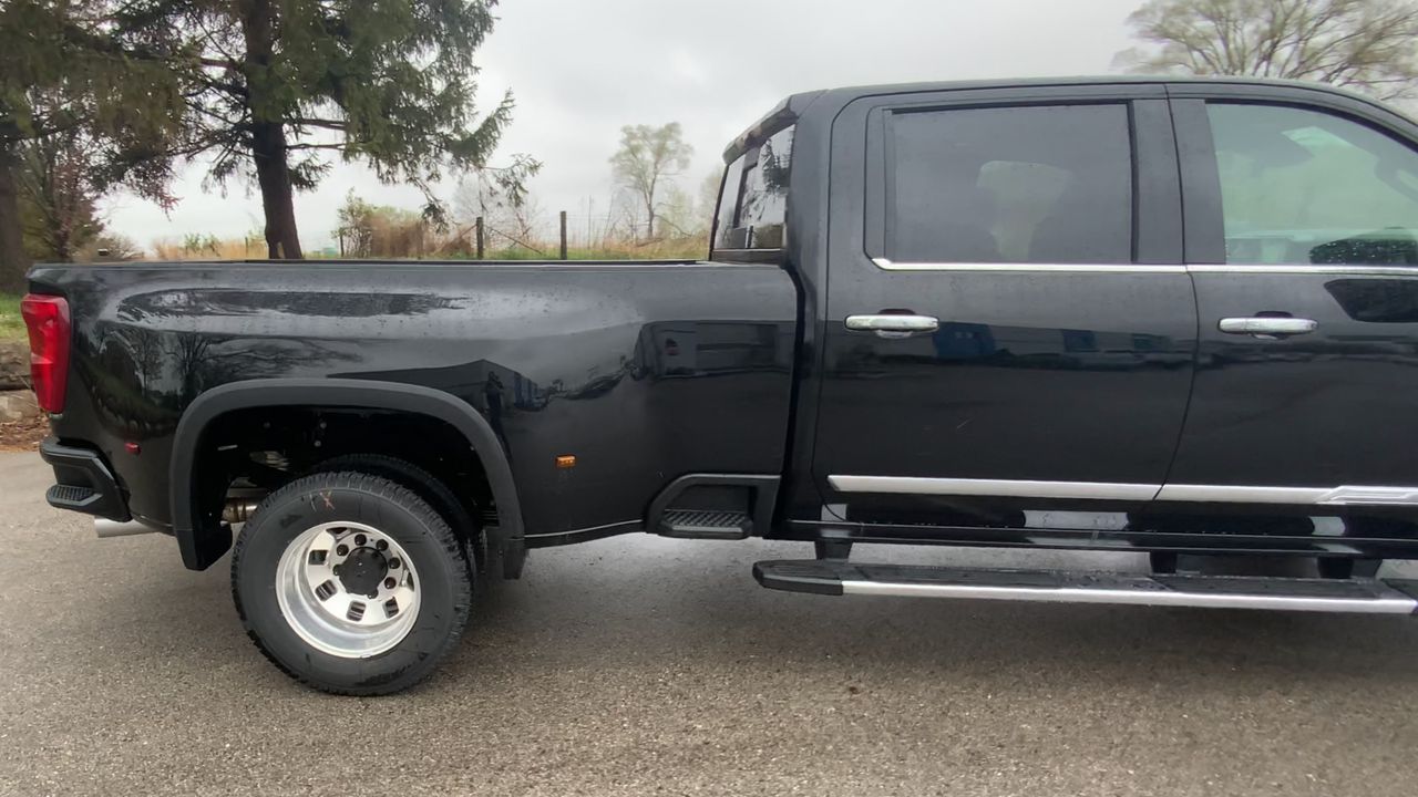2025 Chevrolet Silverado 3500HD High Country photo 7