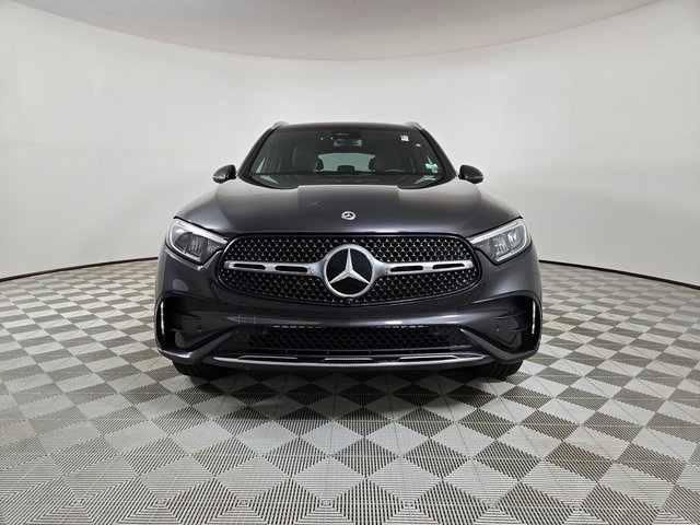 2025 Mercedes Benz GLC 300 photo 2