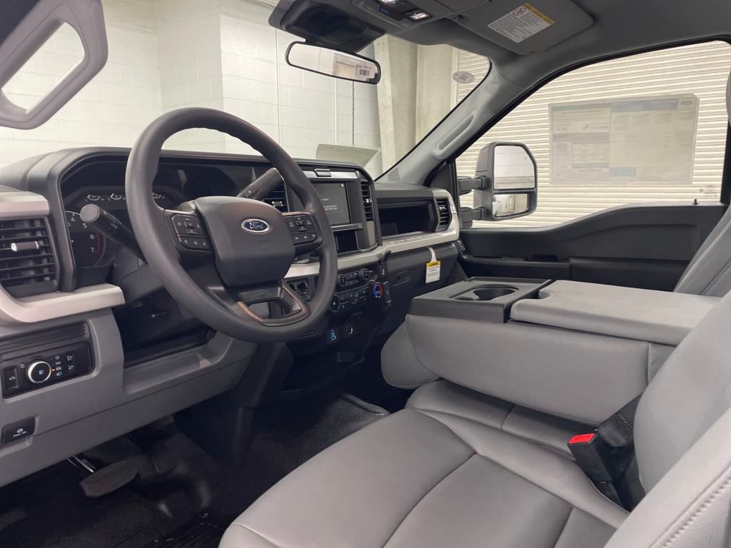 2025 Ford F-250 XL photo 4