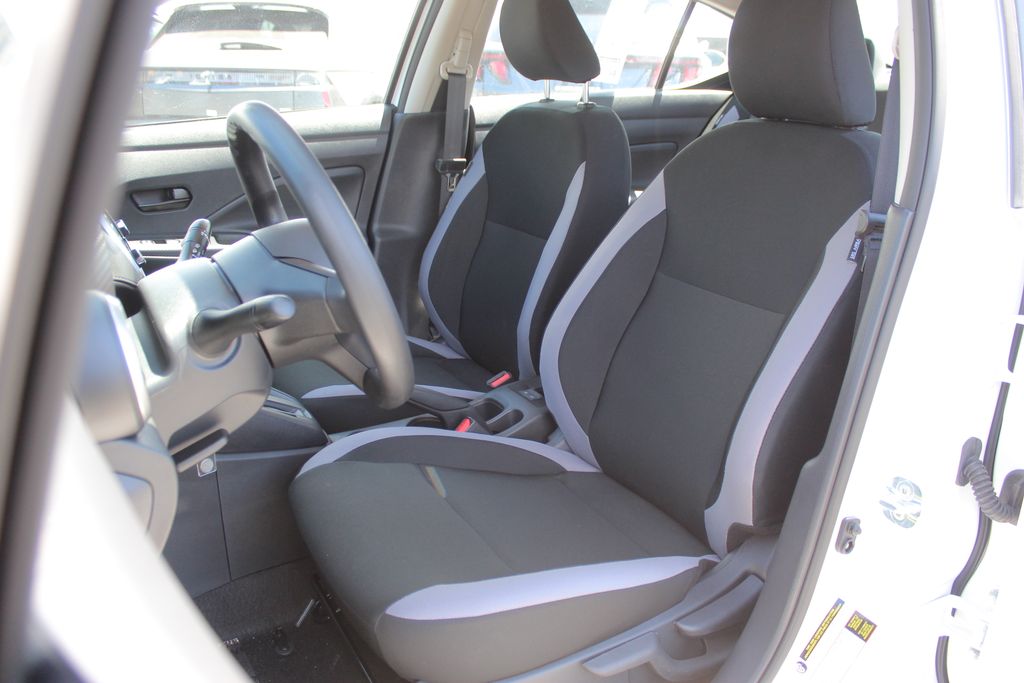 2025 Nissan Versa 1.6 S photo 12