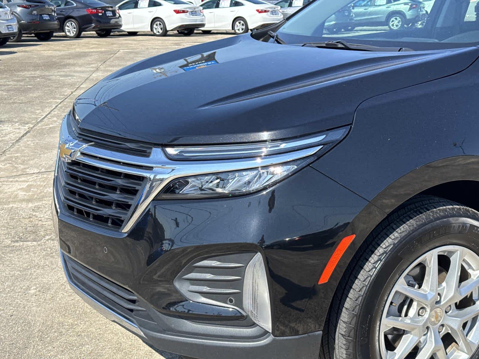 2024 Chevrolet Equinox LT photo 2
