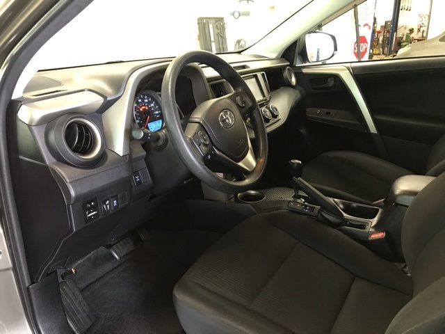 2015 Toyota RAV4 LE photo 11