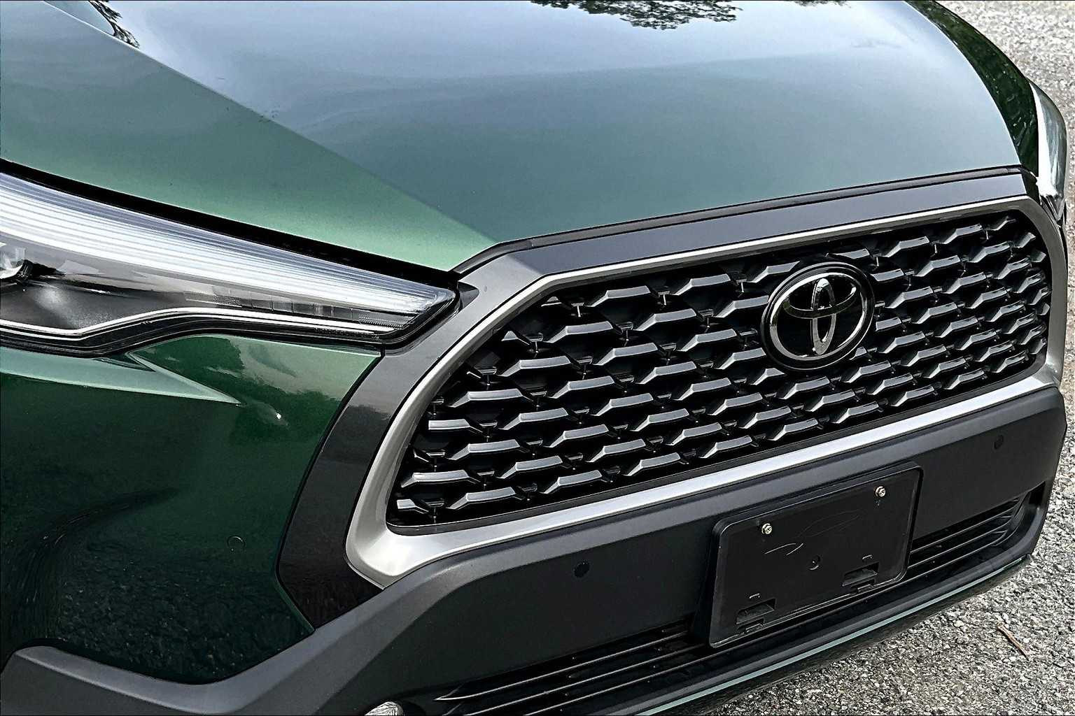 2022 Toyota Corolla Cross XLE photo 27