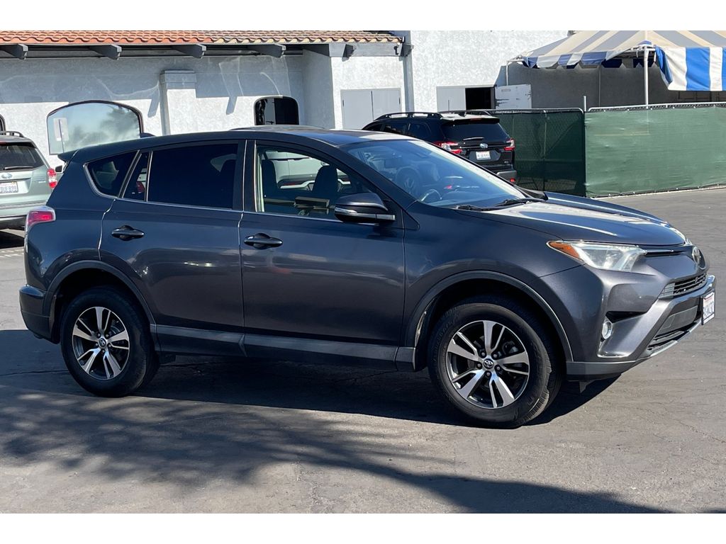 2017 Toyota RAV4 XLE photo 8