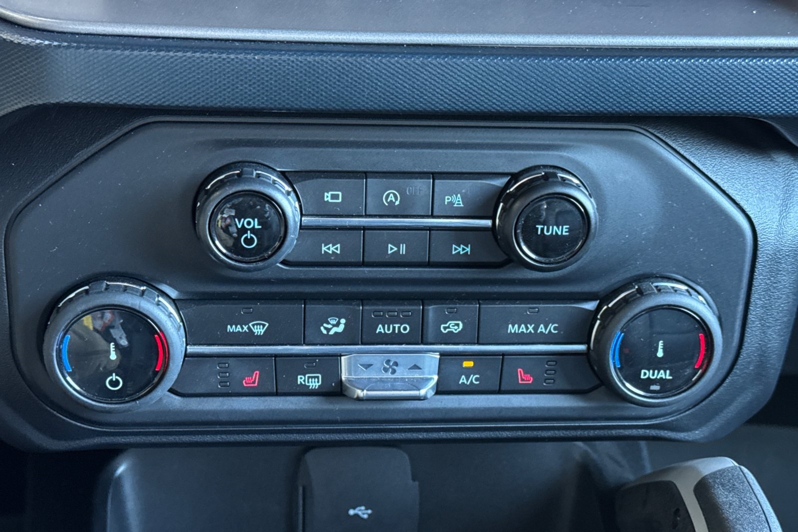 2022 Ford Bronco Outer Banks photo 20