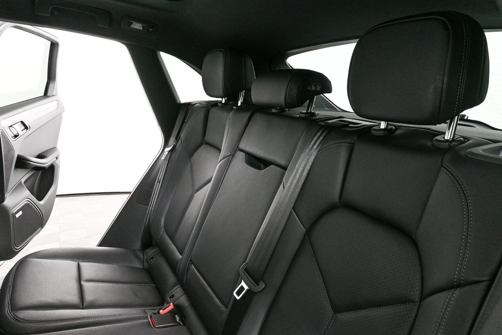 2025 Porsche Macan T photo 21