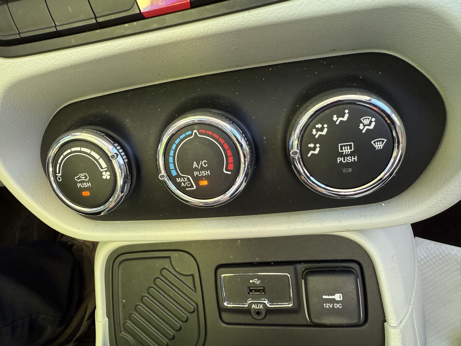 2015 Jeep Renegade Latitude photo 13