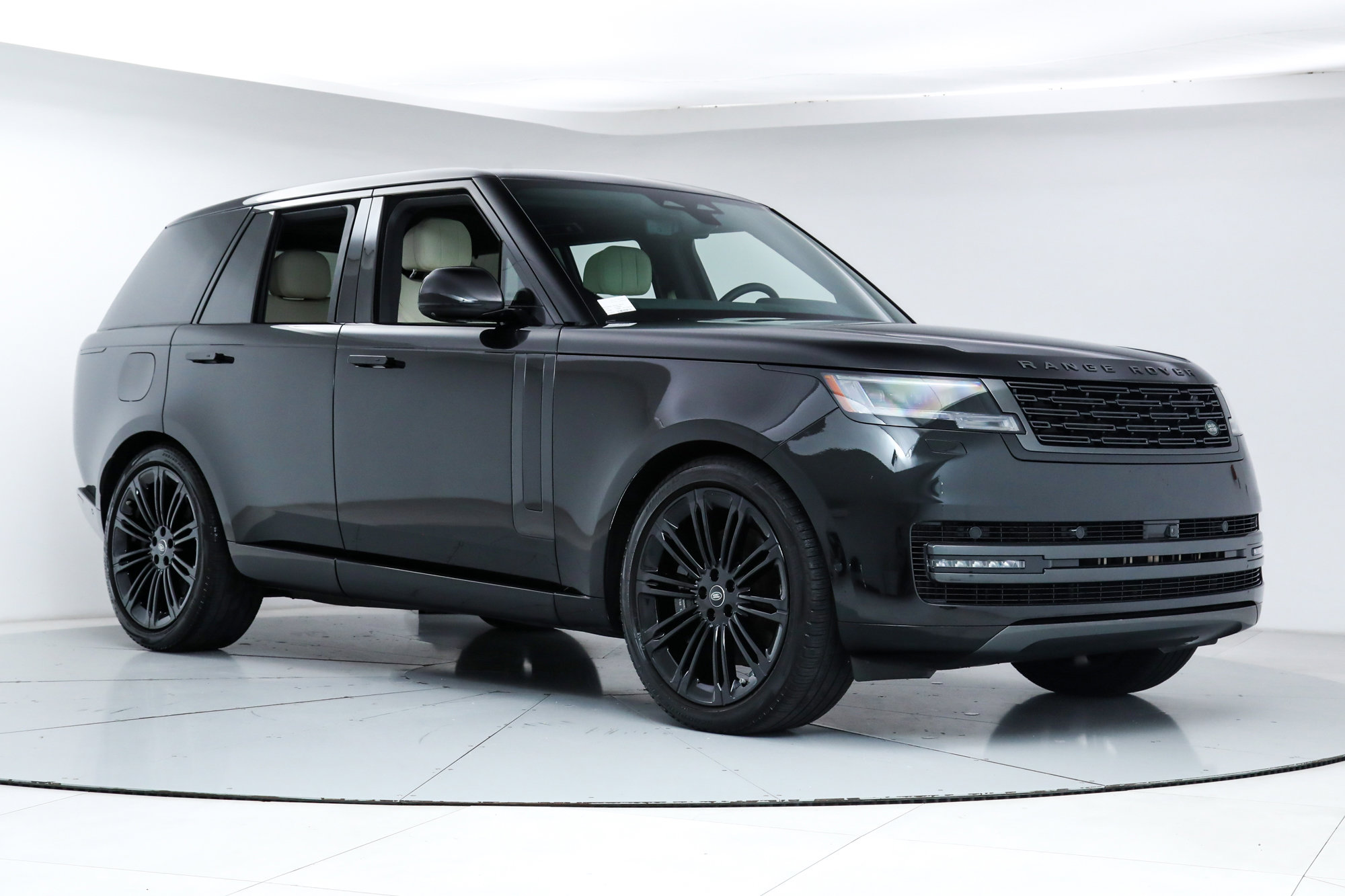 2024 Land Rover Range Rover SE photo 7