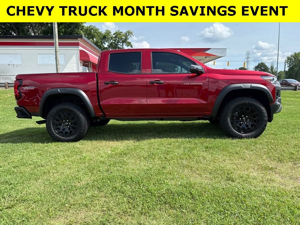 2025 Chevrolet Colorado Trail Boss photo 2