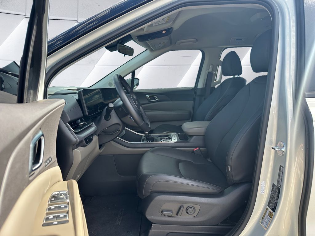 2025 Kia Carnival EX photo 7