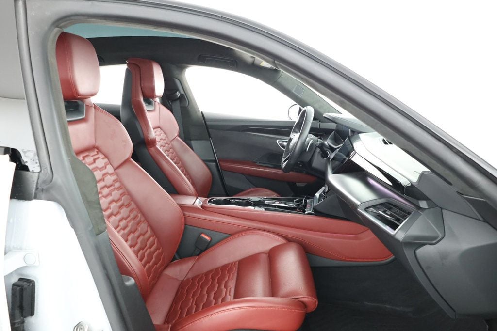 2024 Audi e-tron GT Prestige photo 25