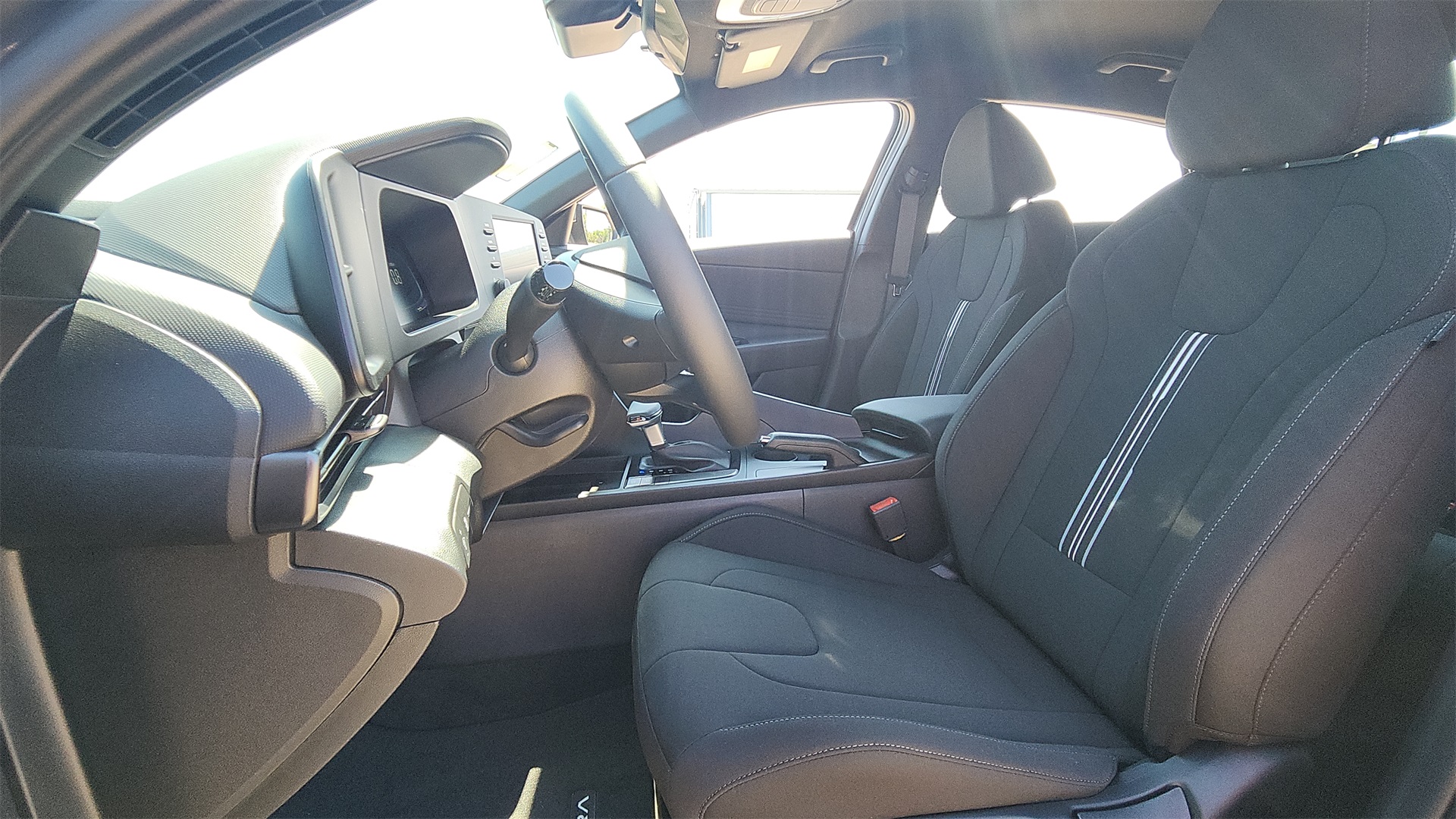 2025 Hyundai Elantra SEL Sport photo 10