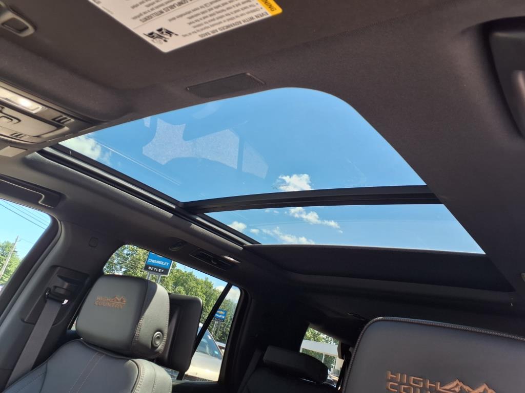 2025 Chevrolet Tahoe High Country photo 11