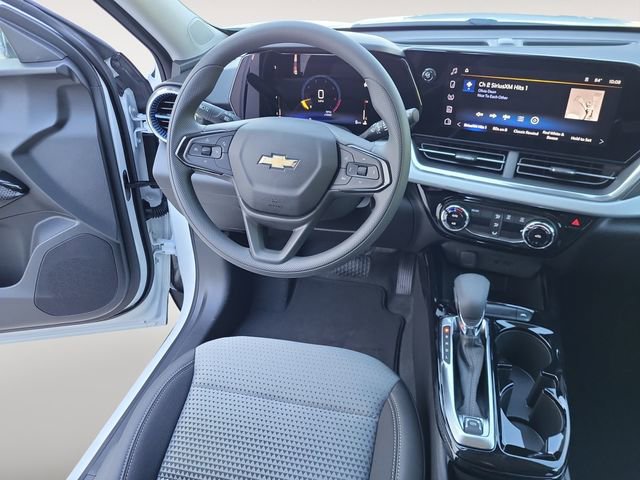 2025 Chevrolet Trax LT photo 12