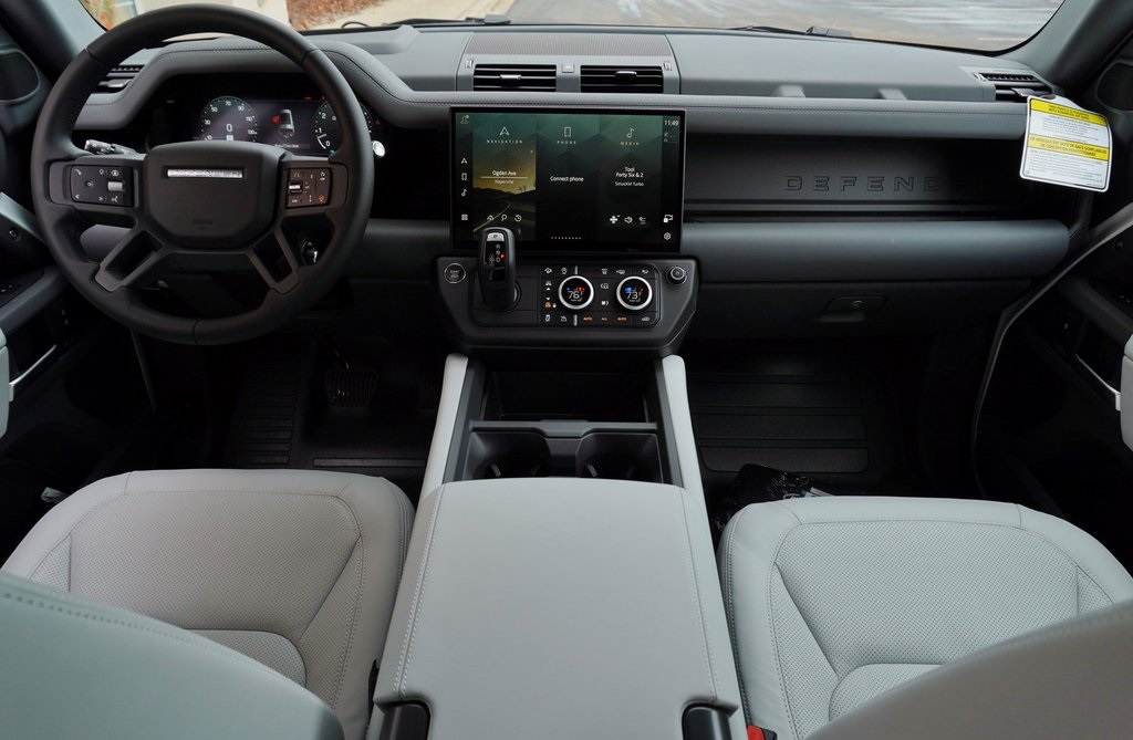 2026 LAND ROVER DEFENDER - Image 9