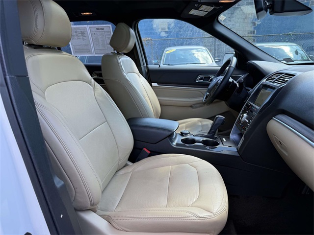 2017 Ford Explorer Limited photo 12