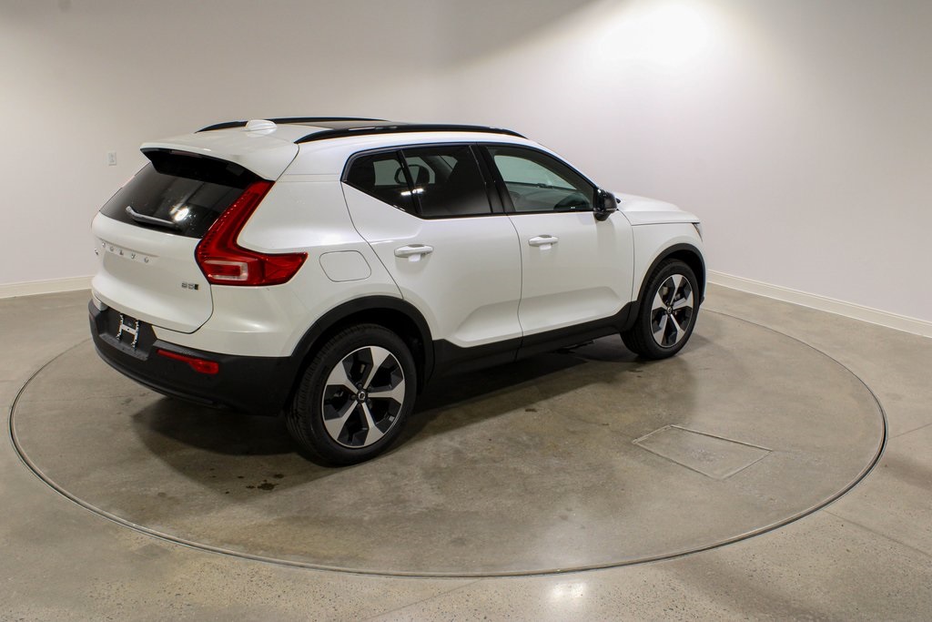 2026 Volvo XC40 Plus photo 6
