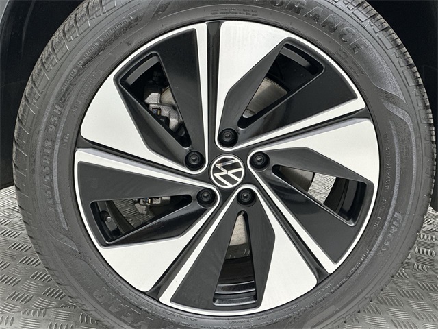 2025 Volkswagen Taos SE photo 2