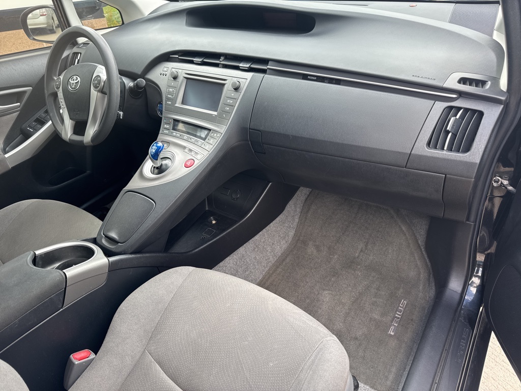2015 Toyota Prius Four photo 17