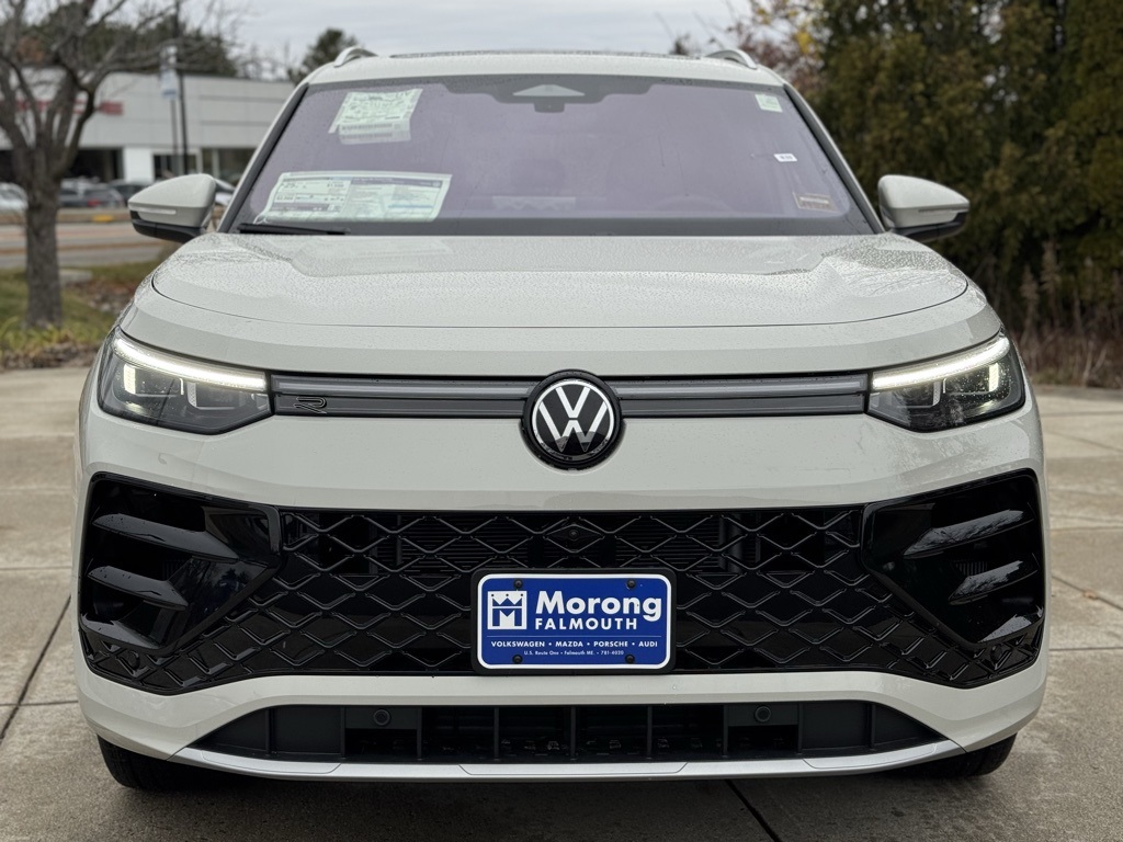 2026 Volkswagen Tiguan SEL R-Line photo 2