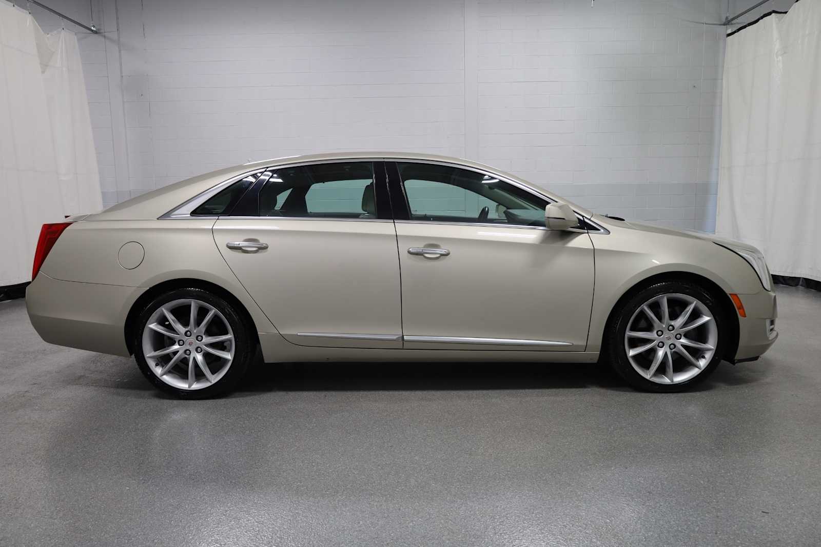 2013 Cadillac XTS Premium photo 9