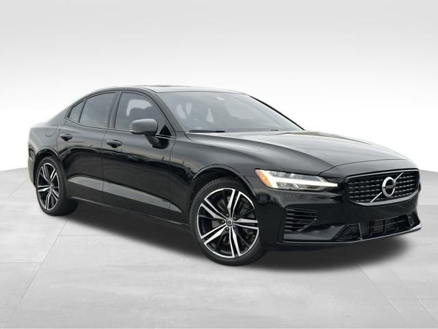 2022 Volvo S60 R-Design Expression's photo