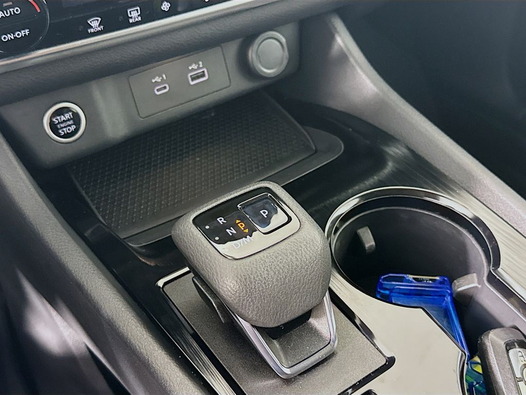2022 Nissan Rogue SV photo 16