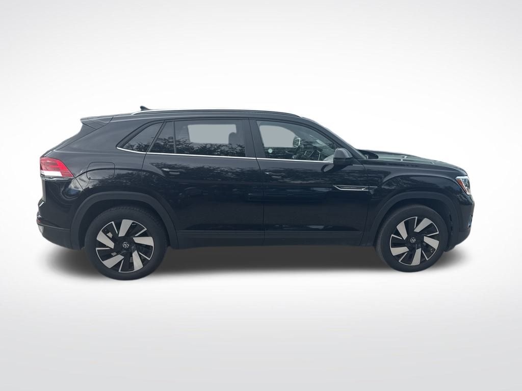2024 Volkswagen Atlas Cross Sport SE Technology photo 2