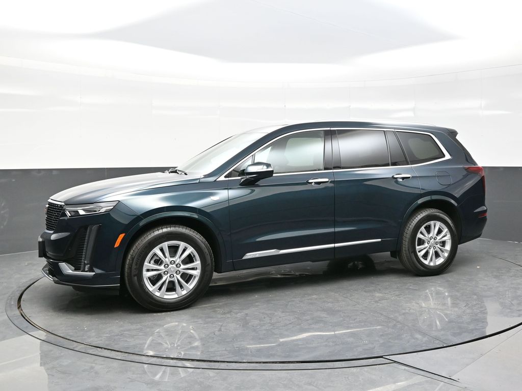 2025 Cadillac XT4 Luxury photo 3