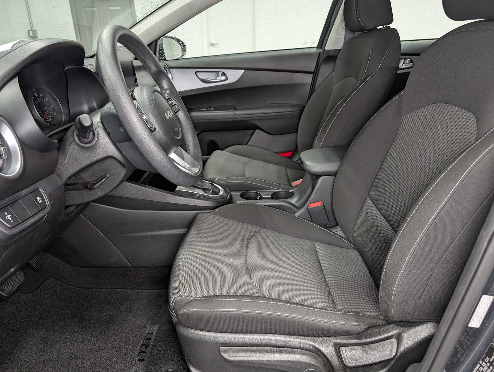 2023 Kia Forte LXS photo 2