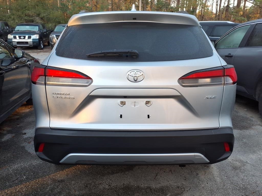 2024 Toyota Corolla Cross XLE photo 3