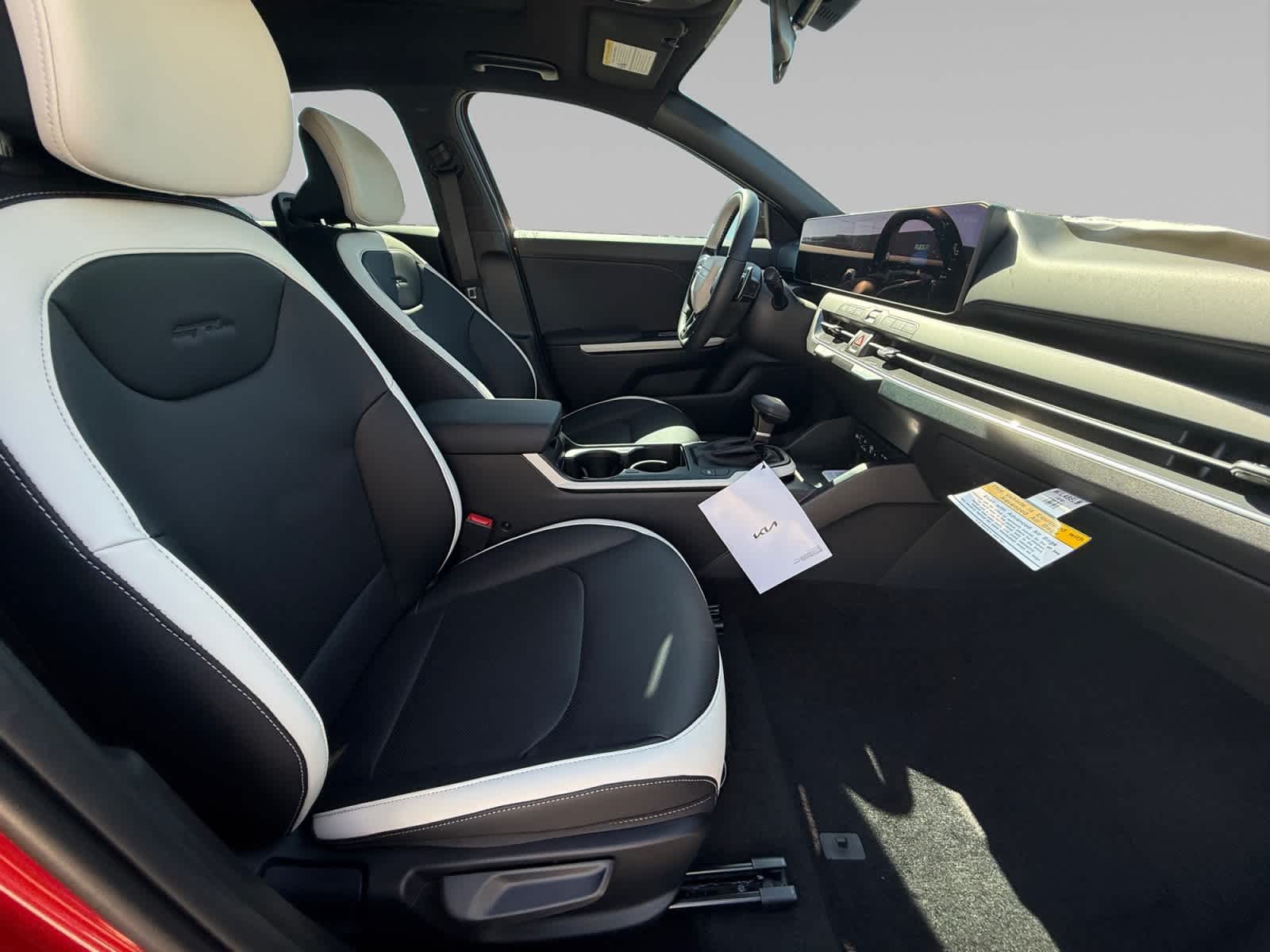 2025 Kia K4 GT-Line photo 15