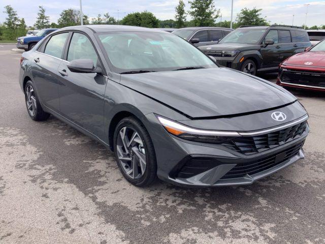 2025 Hyundai Elantra Limited photo 4