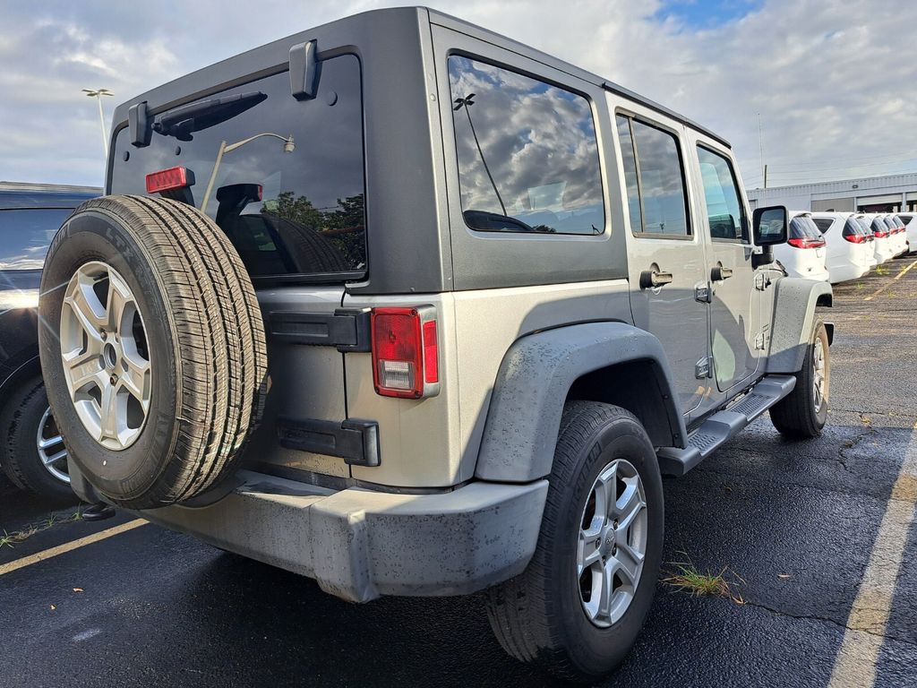 2018 Jeep Wrangler Unlimited Sport photo 3