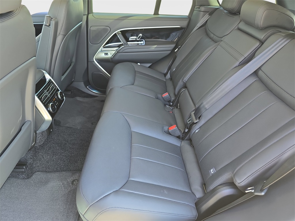 2025 Land Rover Range Rover SE photo 12