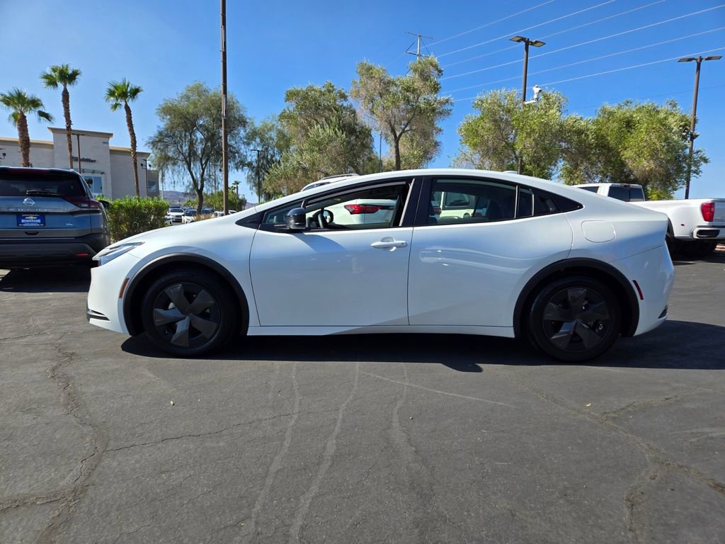 2024 Toyota Prius LE photo 3