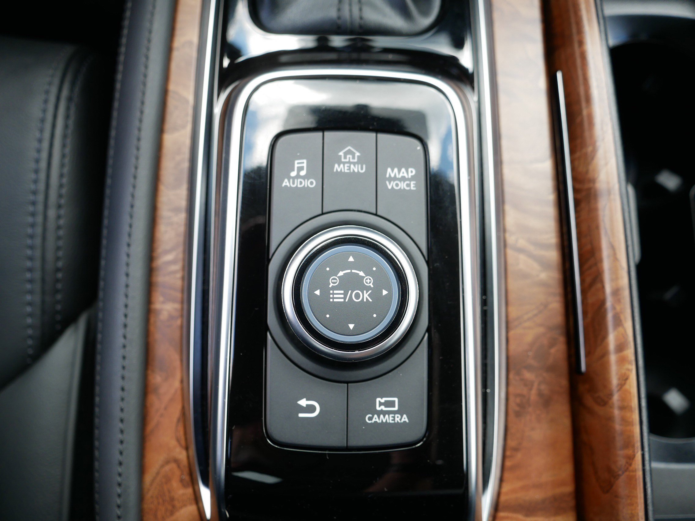 2024 Nissan Armada SL photo 31