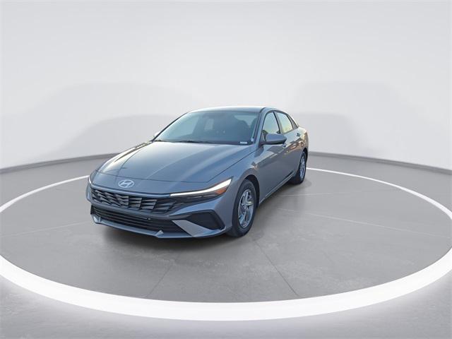 2025 Hyundai Elantra SE photo 4