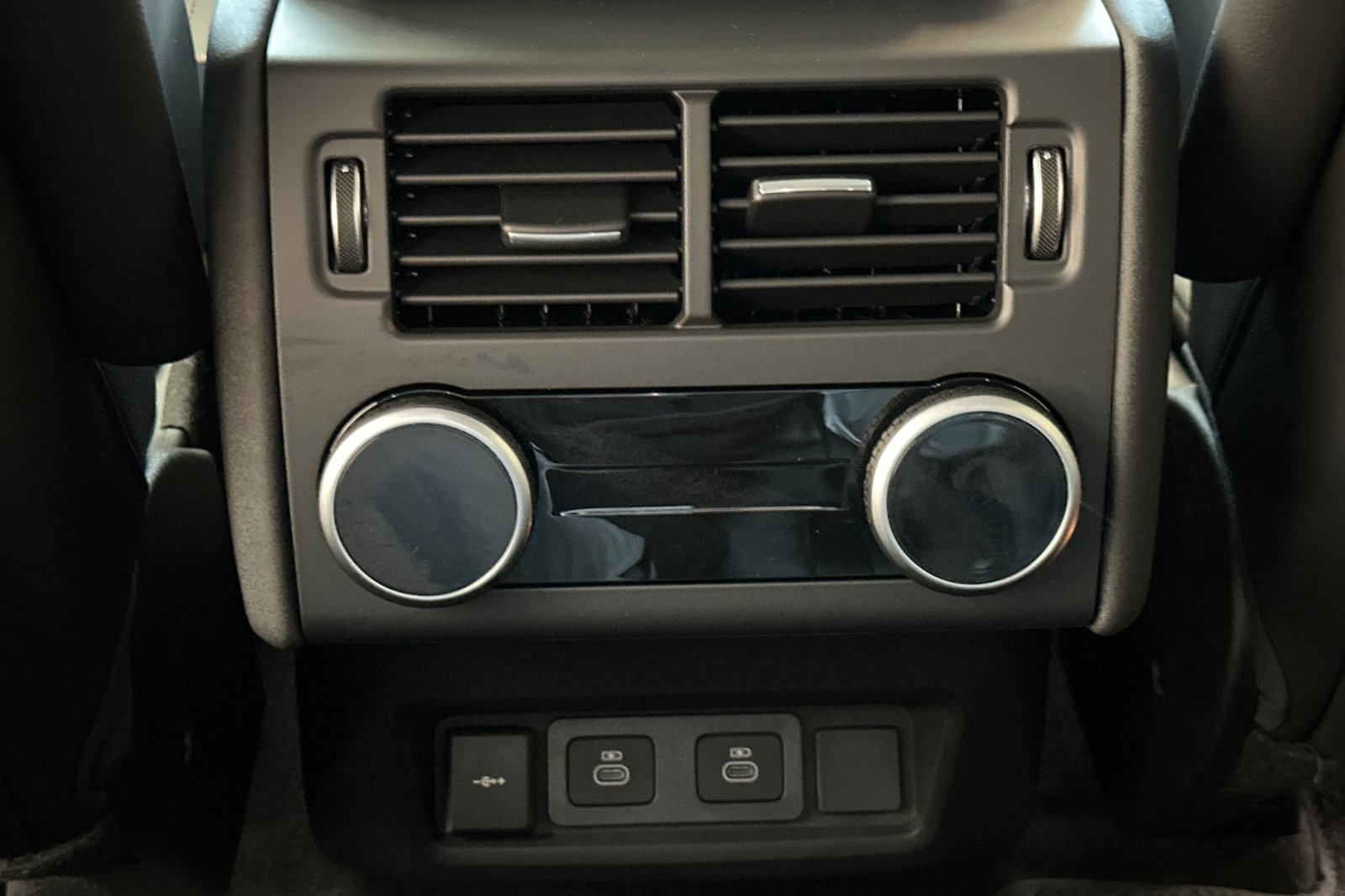 2025 Land Rover Discovery SE photo 14