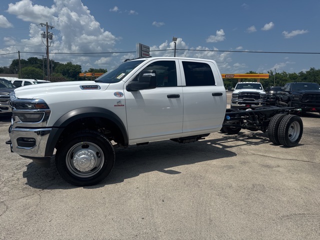 2025 Ram 5500 Tradesman photo 2
