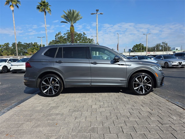 2024 Volkswagen Tiguan SEL R-Line Black photo 3
