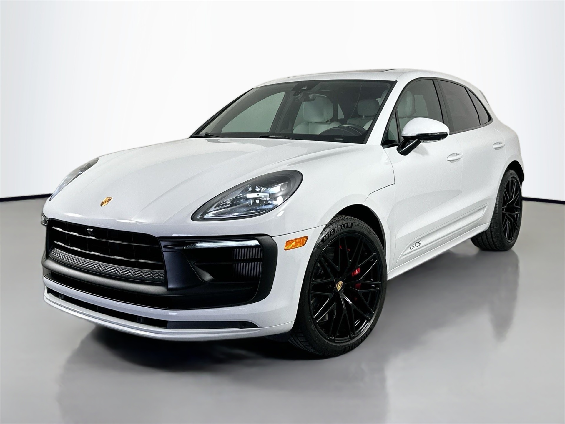 2022 Porsche Macan GTS's photo