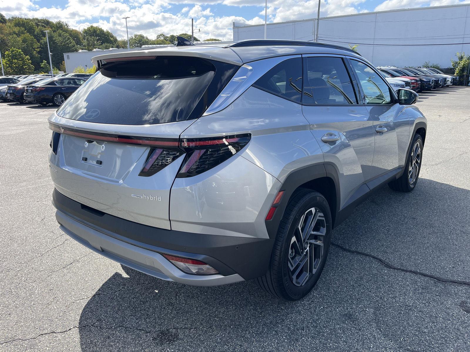 2025 Hyundai Tucson Hybrid Limited photo 2