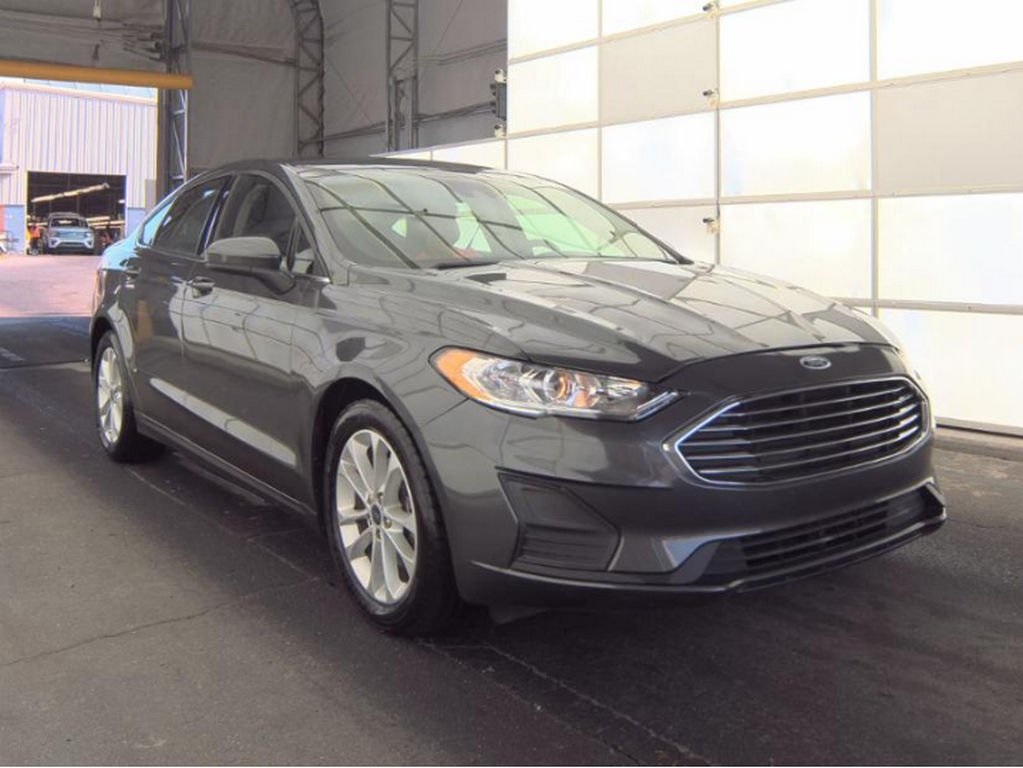 2020 Ford Fusion SE photo 3