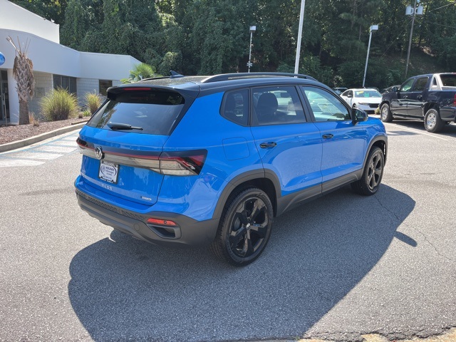 2025 Volkswagen Taos SE photo 3