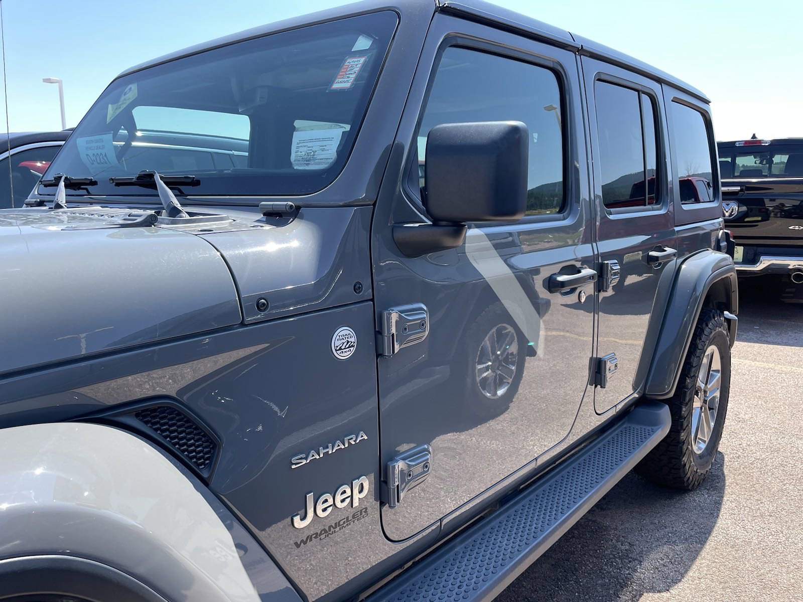 2019 Jeep Wrangler Unlimited Sahara photo 2