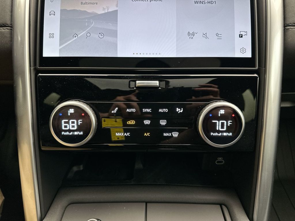 2025 Land Rover Discovery S photo 11