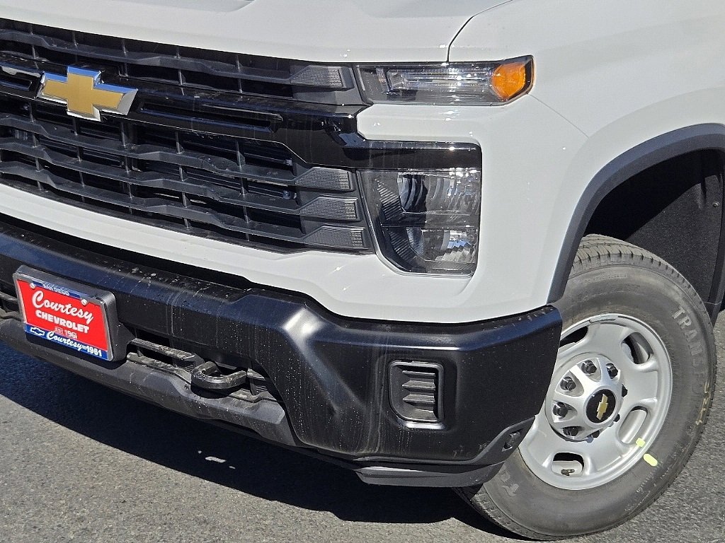 2025 Chevrolet Silverado 2500HD photo 3