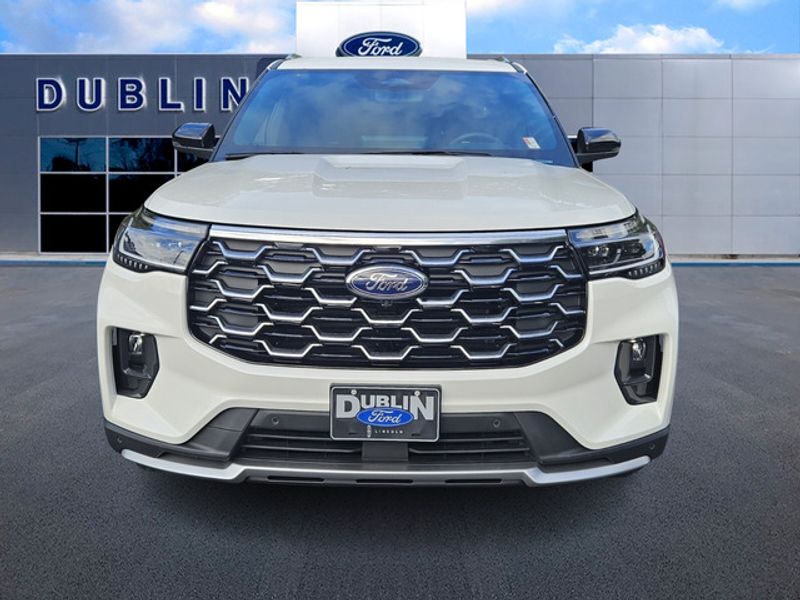 2025 Ford Explorer Platinum photo 2