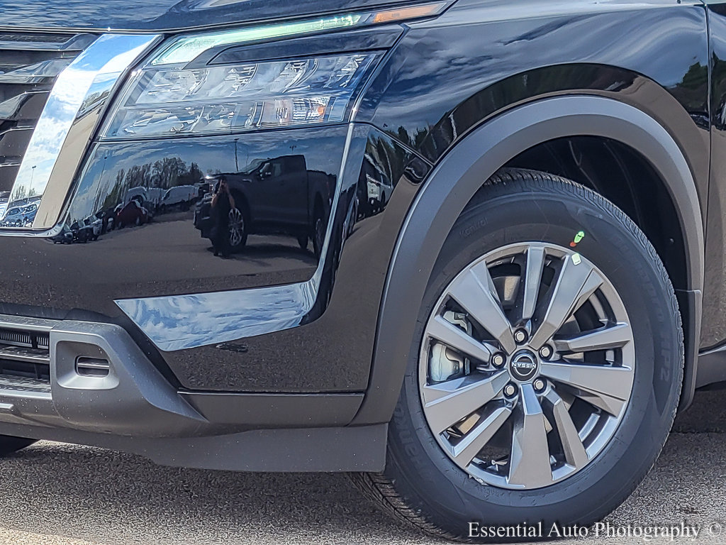 2025 Nissan Pathfinder S photo 3